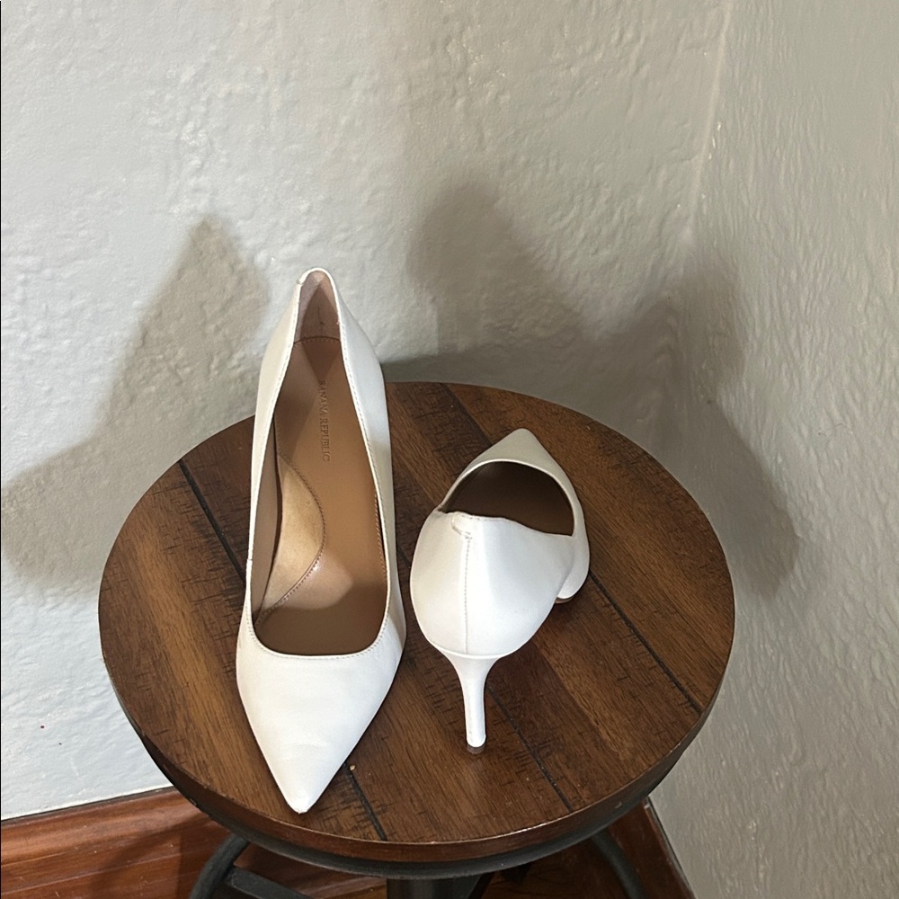 Banana Republic White Pointed Toe Stiletto Pumps